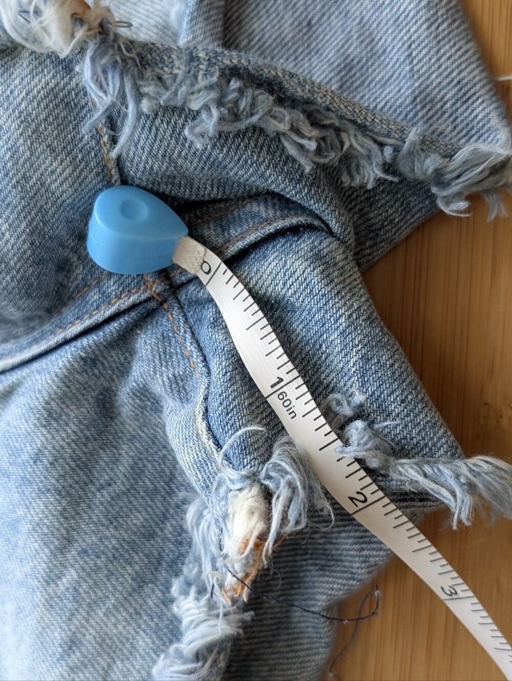 Aritzia Denim Forum Ex Boyfriend High-Rise Light Wash Denim Shorts - Picture 9 of 9
